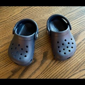 Crocs Navy baby/walker size 4- like new!